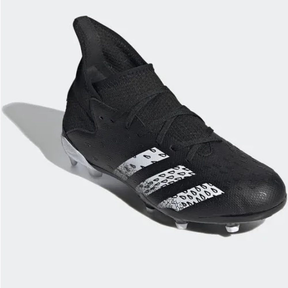 adidas kids cleats size 2 Predator freak 3